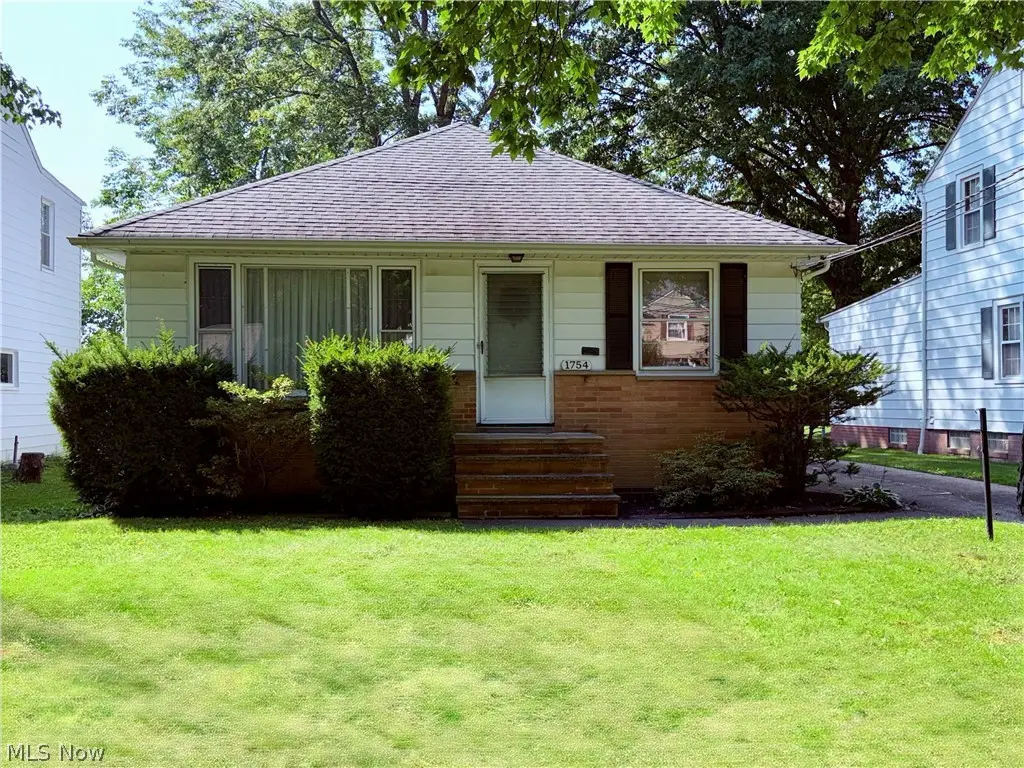 1754 Sunview Road, Lyndhurst, OH 44124 - #1
