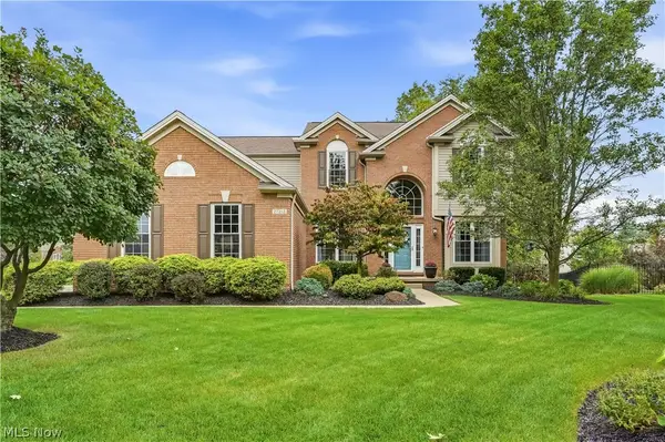27212 Perry Circle, Olmsted Twp, OH 44138