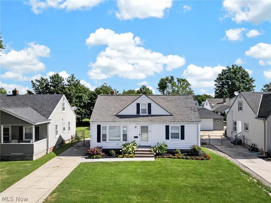 305 E 329th Street, Willowick, OH 44095 - #2