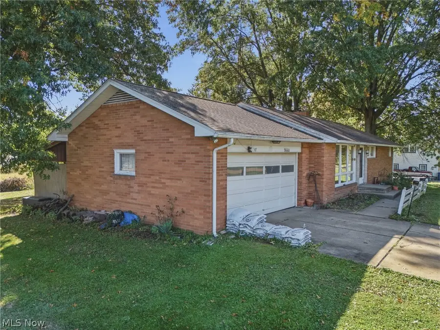 7660 Brookview Street, Louisville, OH 44641 - #3