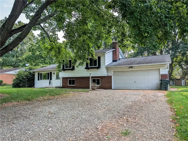 8636 Camelot Nw Avenue, Canal Fulton, OH 44614