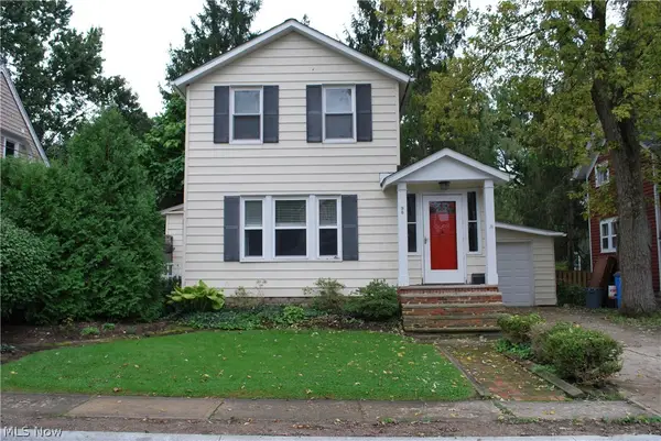 98 Elm Court, Chagrin Falls, OH 44022