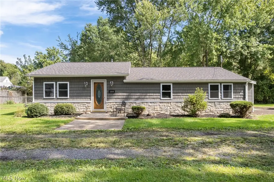 1314 Mattie Se Street, Canton, OH 44707 - #3