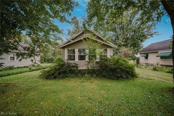 2821 Nesmith Lake Boulevard, Akron, OH 44314