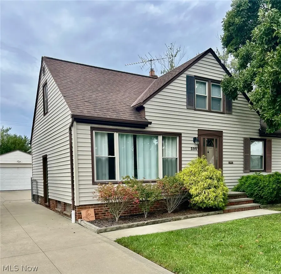 390 E 307th Street, Willowick, OH 44095 - #1