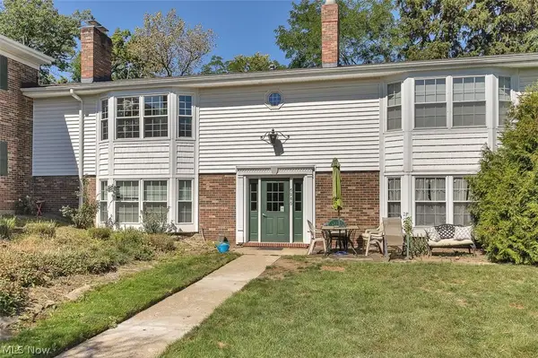6985 Carriage Hill Drive #103, Brecksville, OH 44141