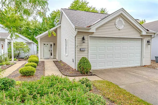18316 Sherbrooke Oval, Strongsville, OH 44136