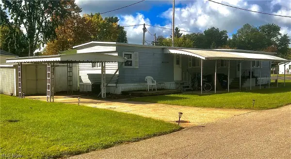 17 Ash Drive, Olmsted Twp, OH 44138