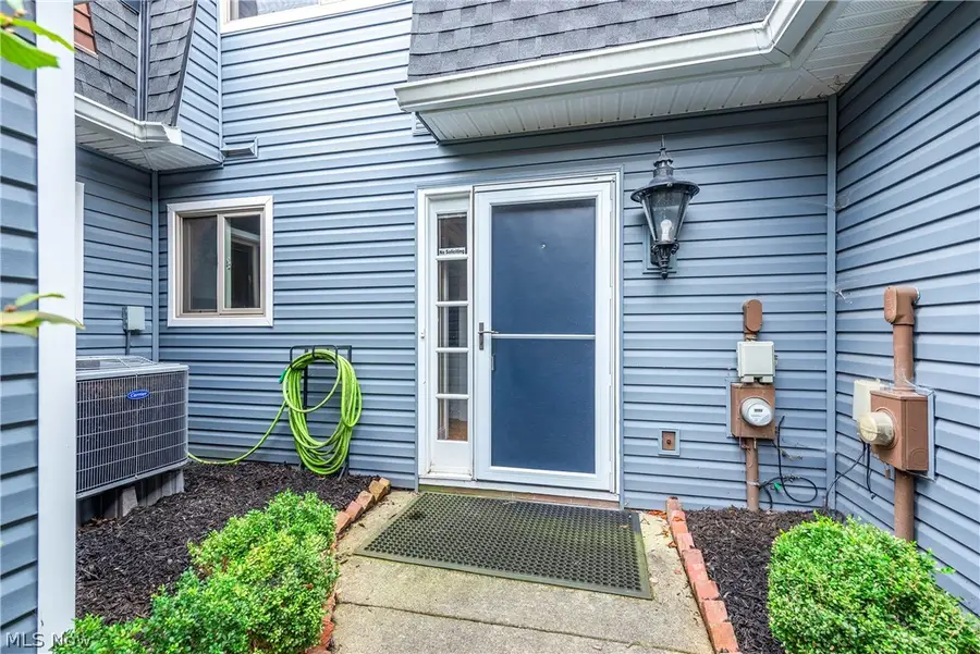 19245 Briarwood Lane, Strongsville, OH 44149 - #2