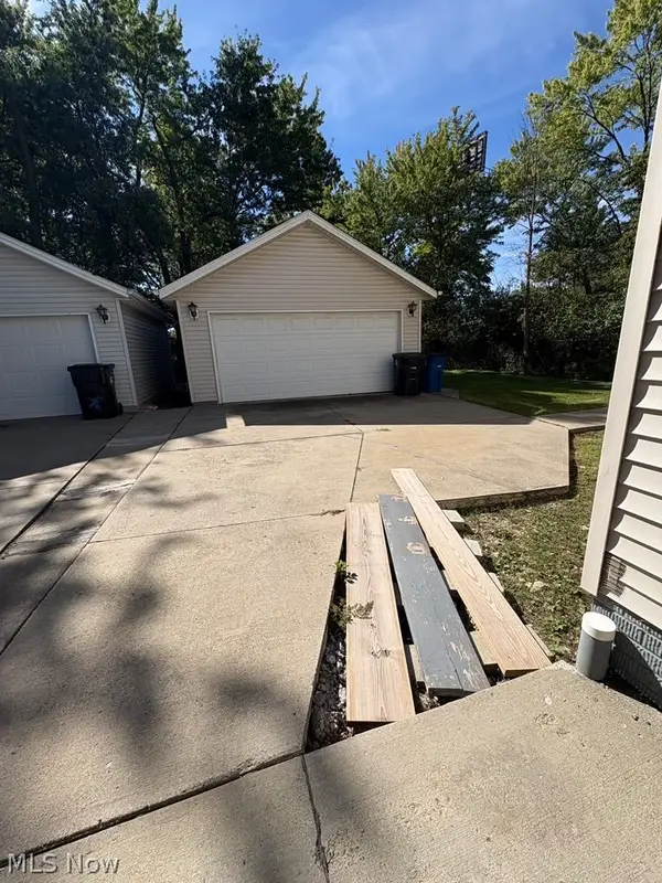 16200 Kollin Avenue, Cleveland, OH 44128