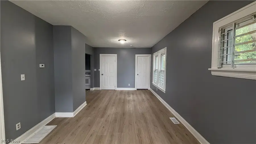 10404 Grandview Avenue, Cleveland, OH 44104 - #3
