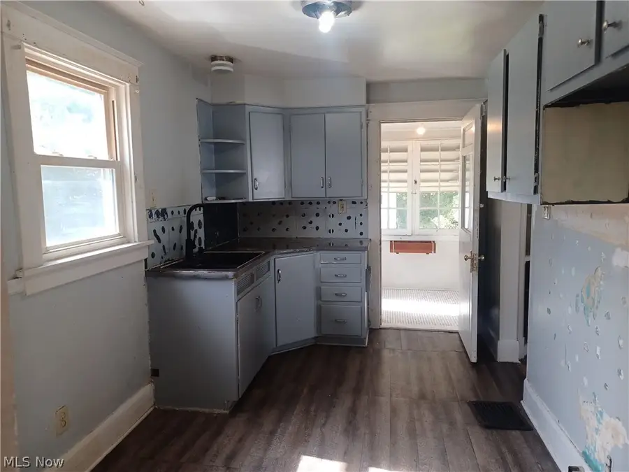 549 6th Street, Struthers, OH 44471 - #2