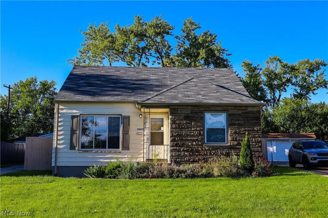 20657 Bowling Green Road, Maple Heights, OH 44137 - #1