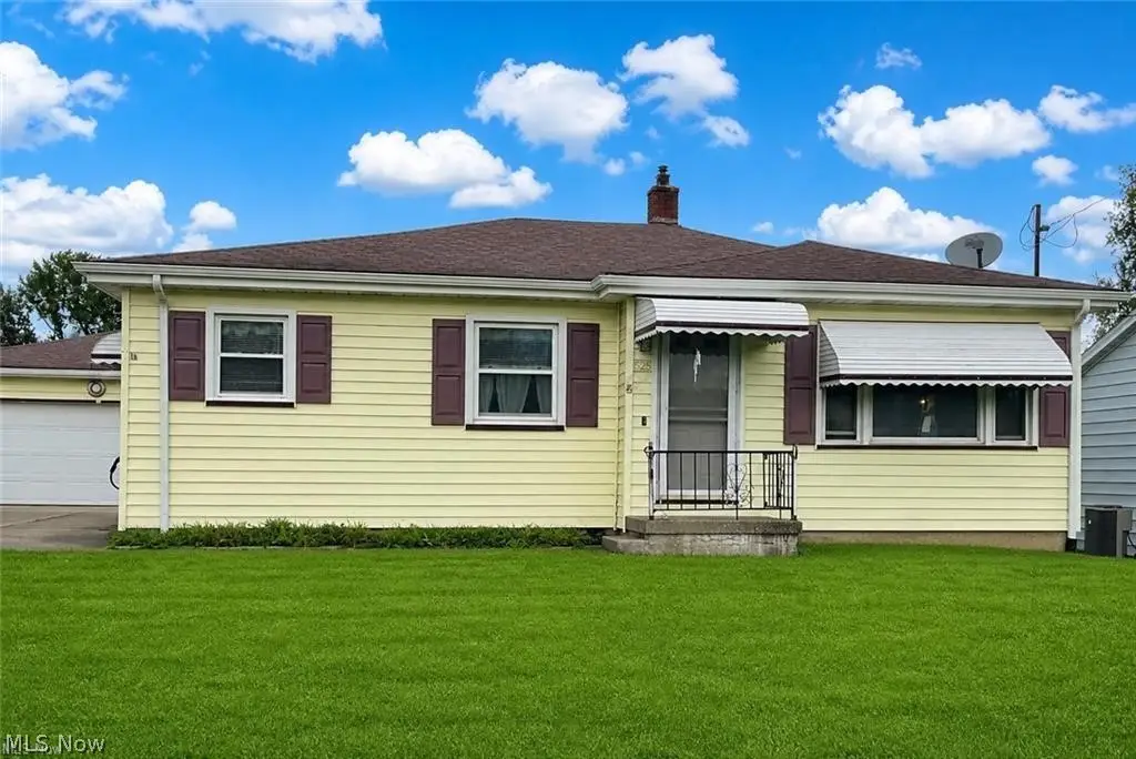 525 W Omar Street, Struthers, OH 44471 - #1