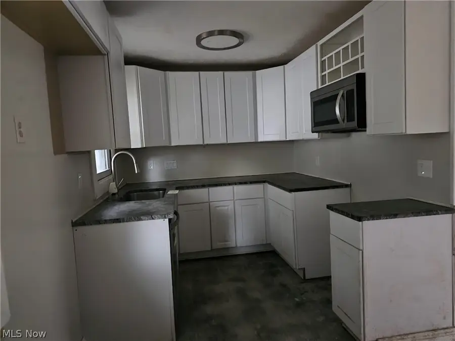 925 West Drive, Sheffield Lake, OH 44054 - #2