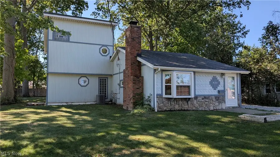 424 E 319th Street, Willowick, OH 44095 - #2