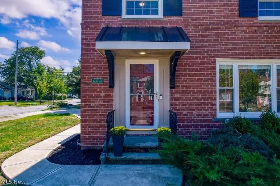 5204 Haverford Drive, Lyndhurst, OH 44124 - #2