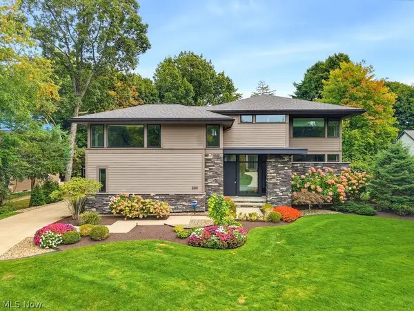 205 Lakehurst Drive, Bratenahl, OH 44108