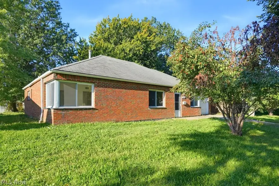 572 Hemlock Drive, Euclid, OH 44123 - #3