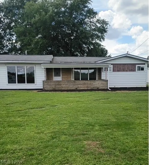 574 SE Lock Seventeen Rd, Gnadenhutten, OH 44629 - #1