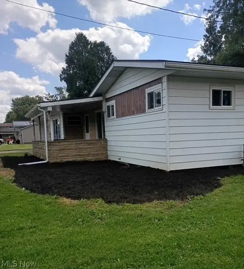574 SE Lock Seventeen Rd, Gnadenhutten, OH 44629 - #3