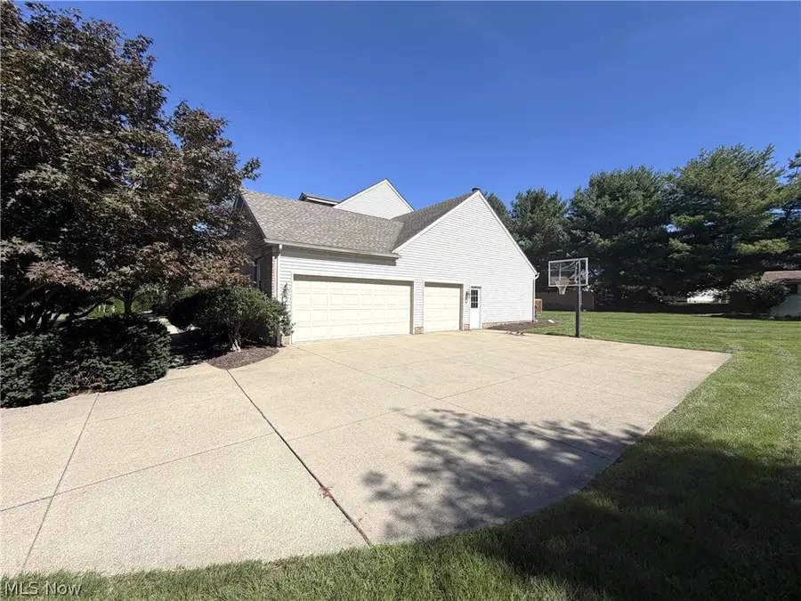 6636 Olde Stone Ne Circle, Canton, OH 44721 - #2