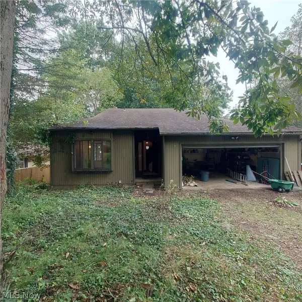 6407 Woodmoor Nw Avenue, Canton, OH 44718