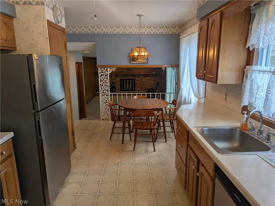13711 Pineview Court, Middleburg Heights, OH 44130 - #2