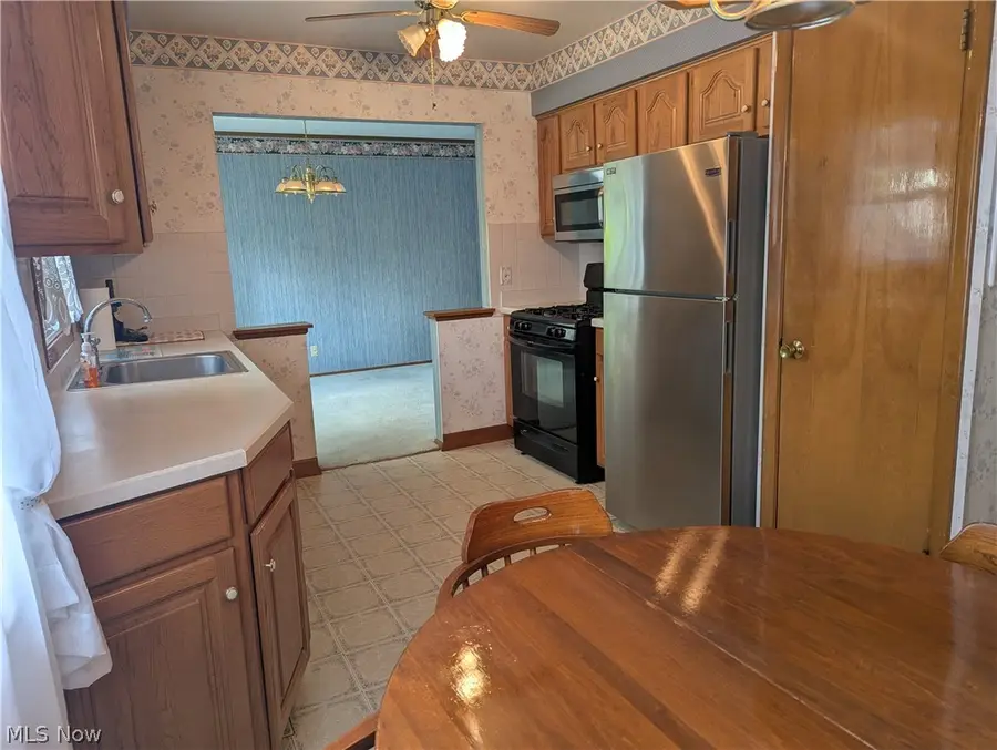 13711 Pineview Court, Middleburg Heights, OH 44130 - #3