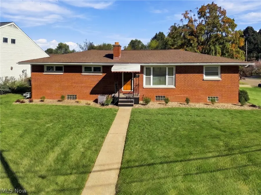 1423 Forrest Drive, Barberton, OH 44203 - #2