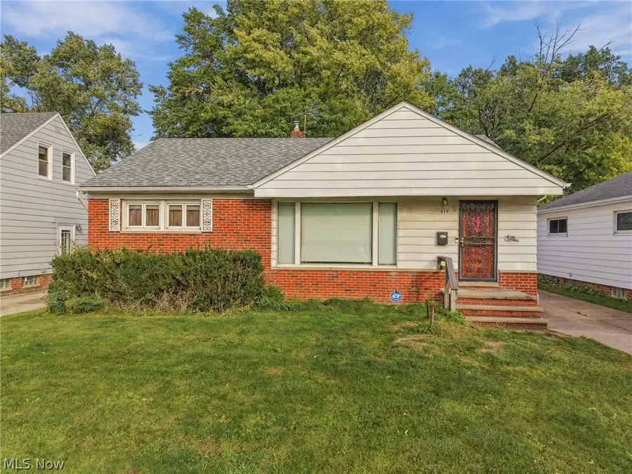 819 E 261st Street, Euclid, OH 44132 - #2