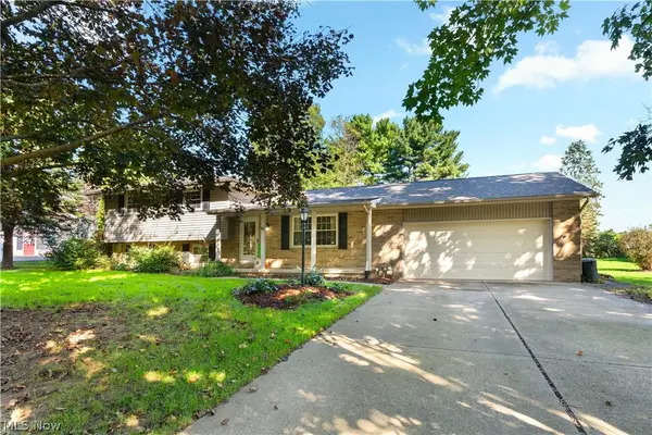 2561 Fallview Nw Street, Uniontown, OH 44685