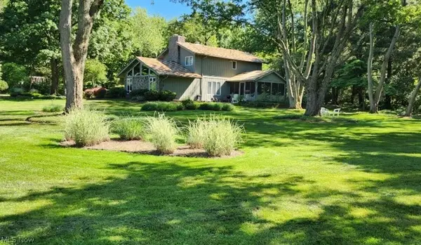 2025 Lyndway Road, Lyndhurst, OH 44121