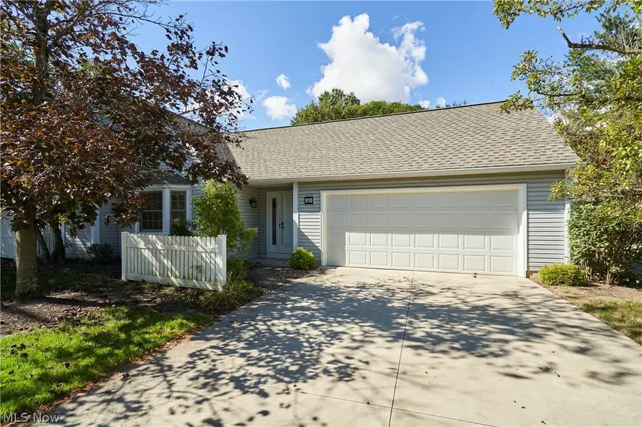 910 Wellsley Lane, Akron, OH 44313 - #2