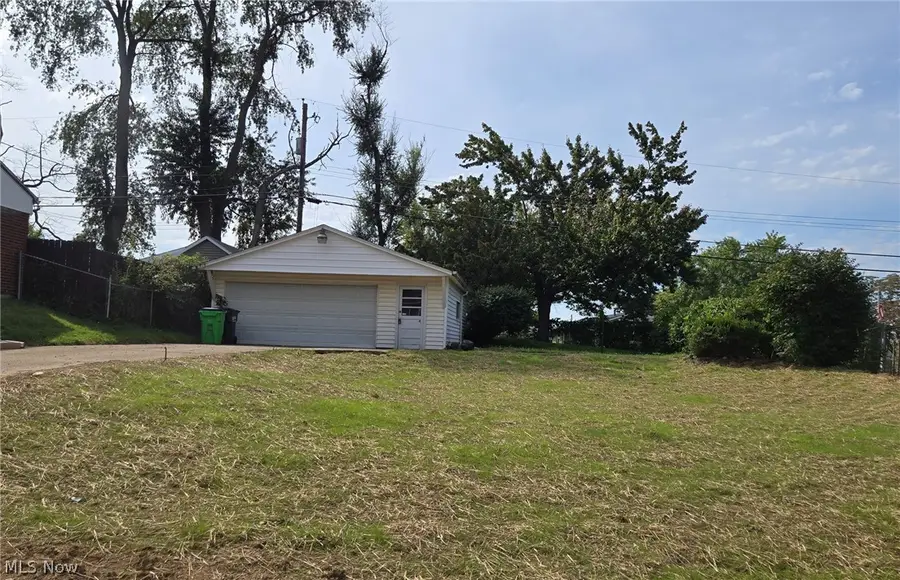 2518 Cathy Ne Drive, Canton, OH 44705 - #2
