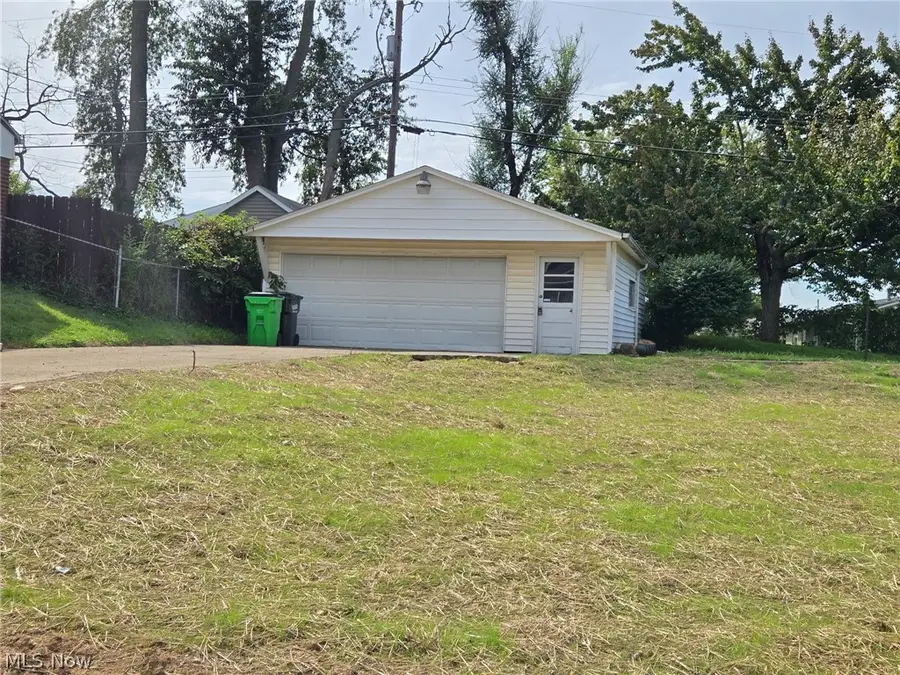 2518 Cathy Ne Drive, Canton, OH 44705 - #3