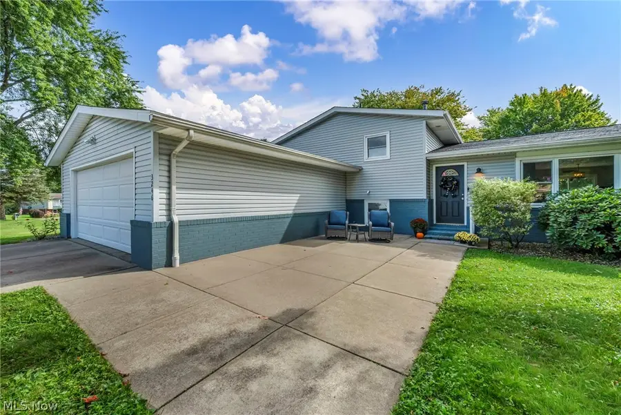3246 Woodington Sw Avenue, Canton, OH 44706 - #2