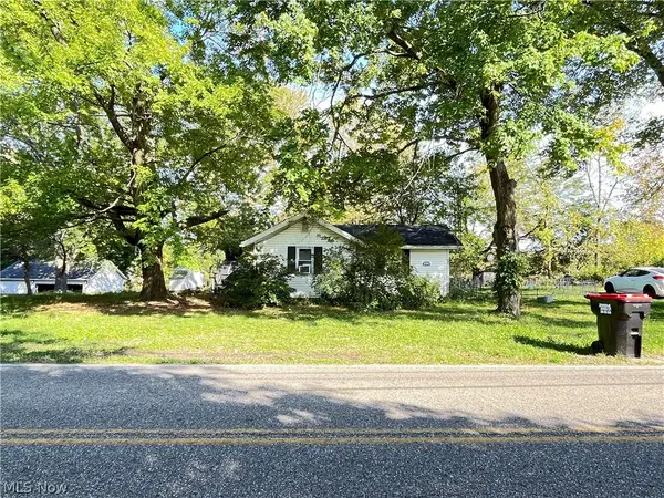 12380 Hoover Nw Avenue, Uniontown, OH 44685