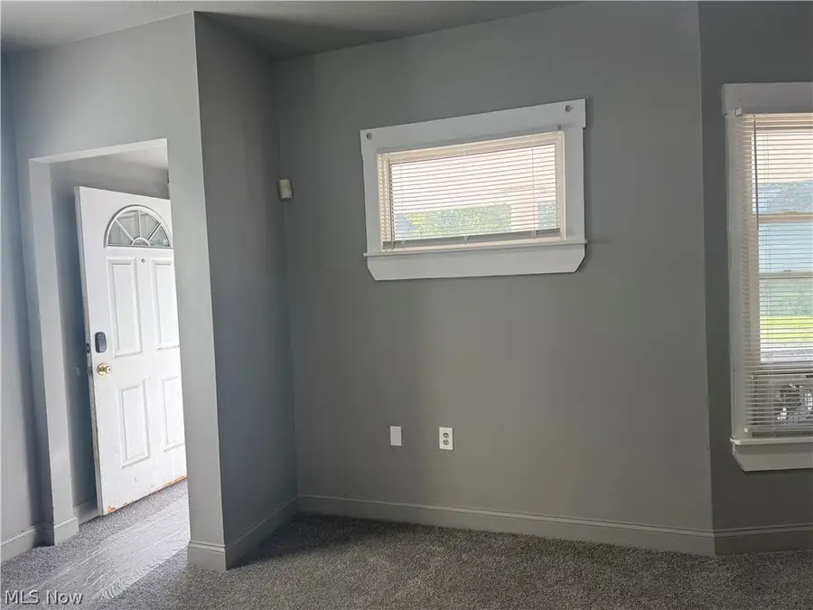 9123 Kempton Avenue, Cleveland, OH 44108 - #3