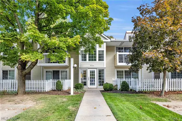 2960 S Bay Drive #J10, Westlake, OH 44145