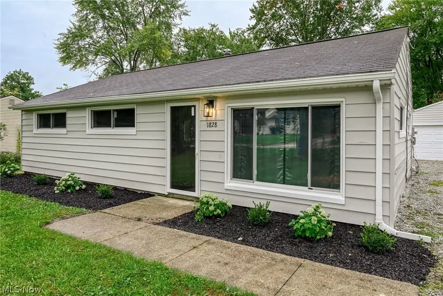 1828 Glenwood Drive, Twinsburg, OH 44087 - #2