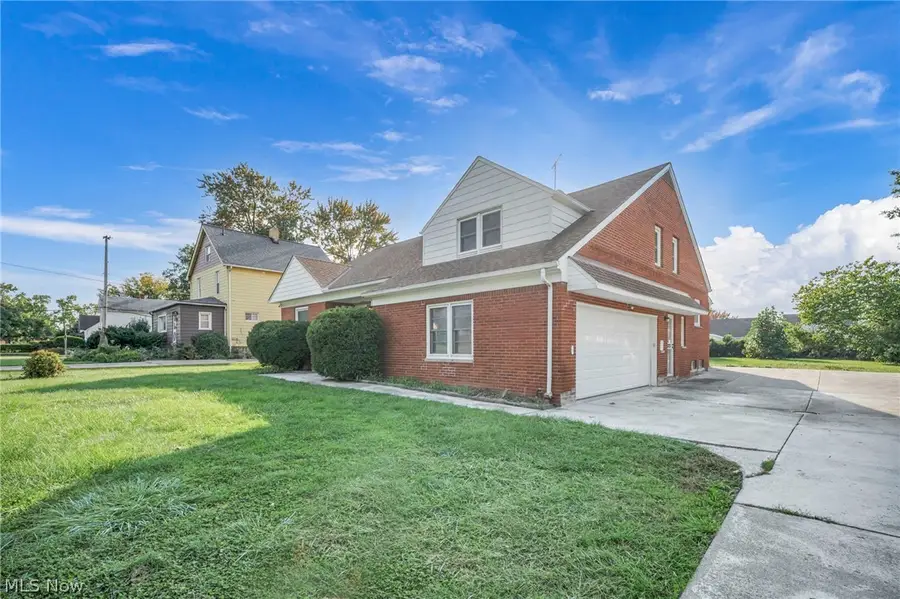 800 E 250th Street, Euclid, OH 44132 - #3