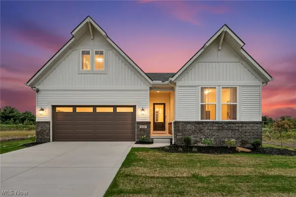 824 Colesbourne Circle, Green, OH 44685