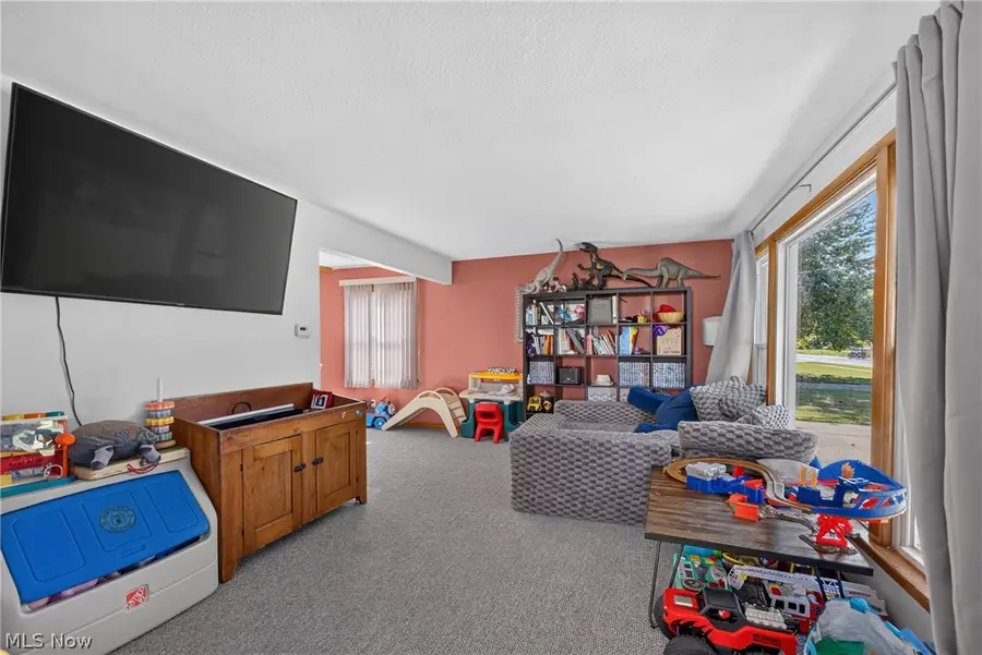 415 E 305th Street, Willowick, OH 44095 - #3