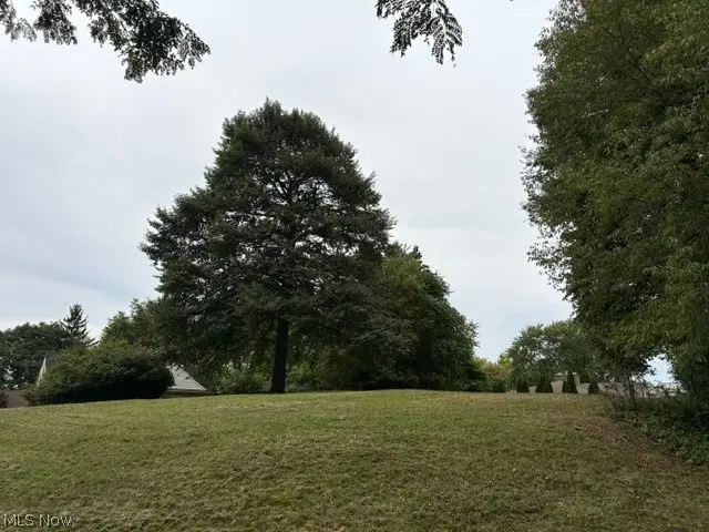 Landscape Nw Circle, Canton, OH 44709 - #1