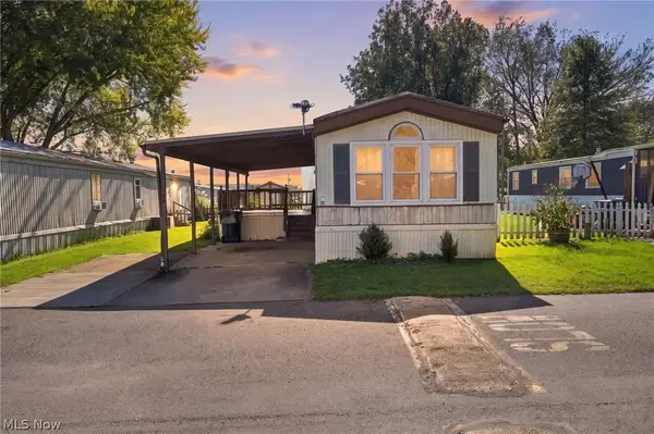 23 Oakwood Street, Beloit, OH 44609
