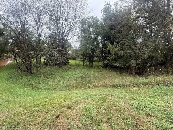 28th Street, Vienna, WV 26105