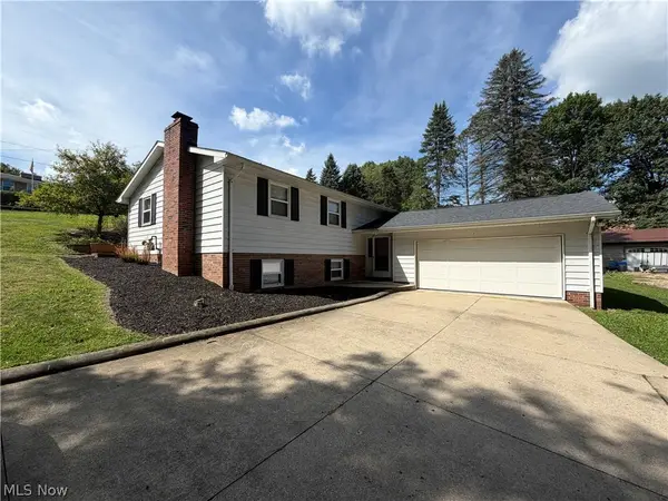 430 Hazelwood Sw Drive, New Philadelphia, OH 44663