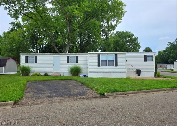 104 Tarpon Se Circle, New Philadelphia, OH 44663