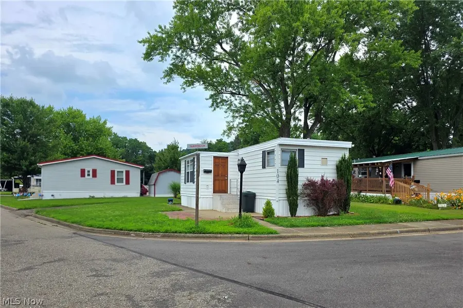 104 Tarpon Se Circle, New Philadelphia, OH 44663 - #3